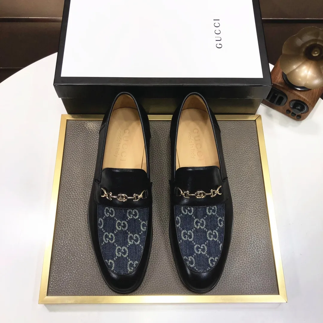 Factory batch 500💰Italy’s top luxury men’s shoe giant (GUCCI) (Gucci) (full cowhide lining) new arrival🍃Original European style🔰 Pleasant to the eye😍In order to make the shoes more durable and non-deformable🌀The production continues to follow traditional methods but there is still no lack of innovation💪The original sheepskin is selected for the leather♻️Smooth, natural and extra bright⭐Made of imported cowhide The rich man’s first choice 38-45 (45 customized)
